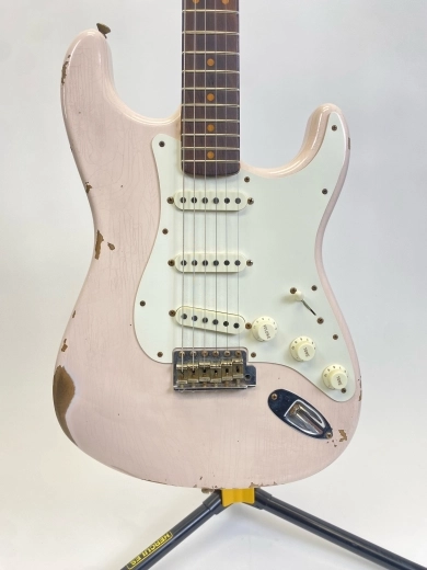 FENDER CUSTOM SHOP LTD 1959 STRATOCASTER RELIC SUPER FADED AGED SHELL PINK 2